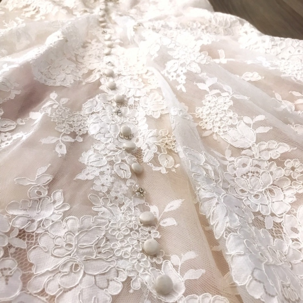 Timeless swarovski crystal wedding dress - Picture 7 of 8